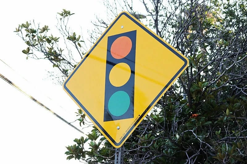 stoplight sign