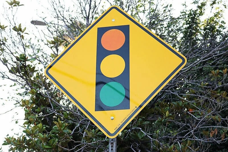 stoplight sign